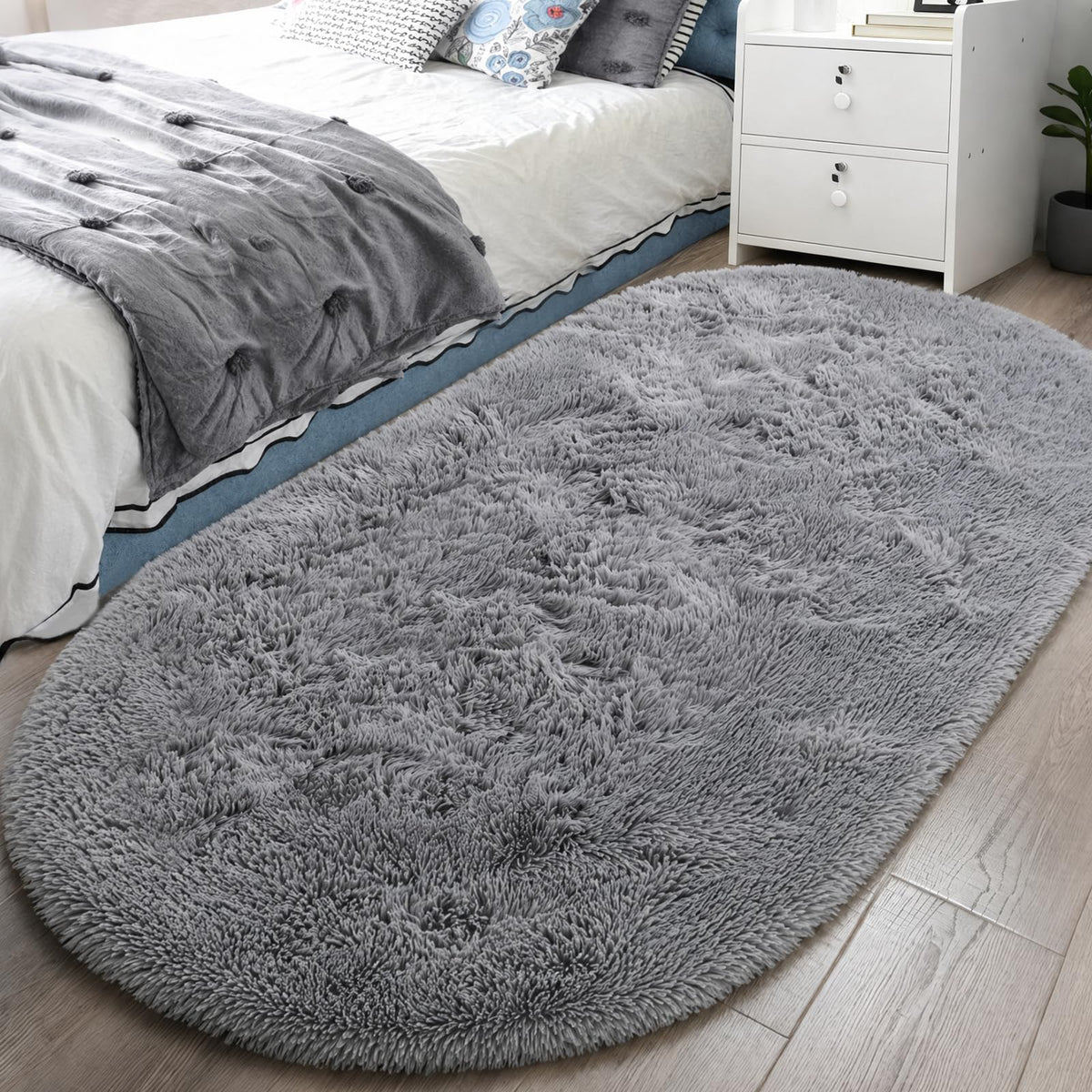 LOCHAS Bedroom Rug 2.6' x 5.3', Grey Fluffy Shaggy Area Rug for Kids Room