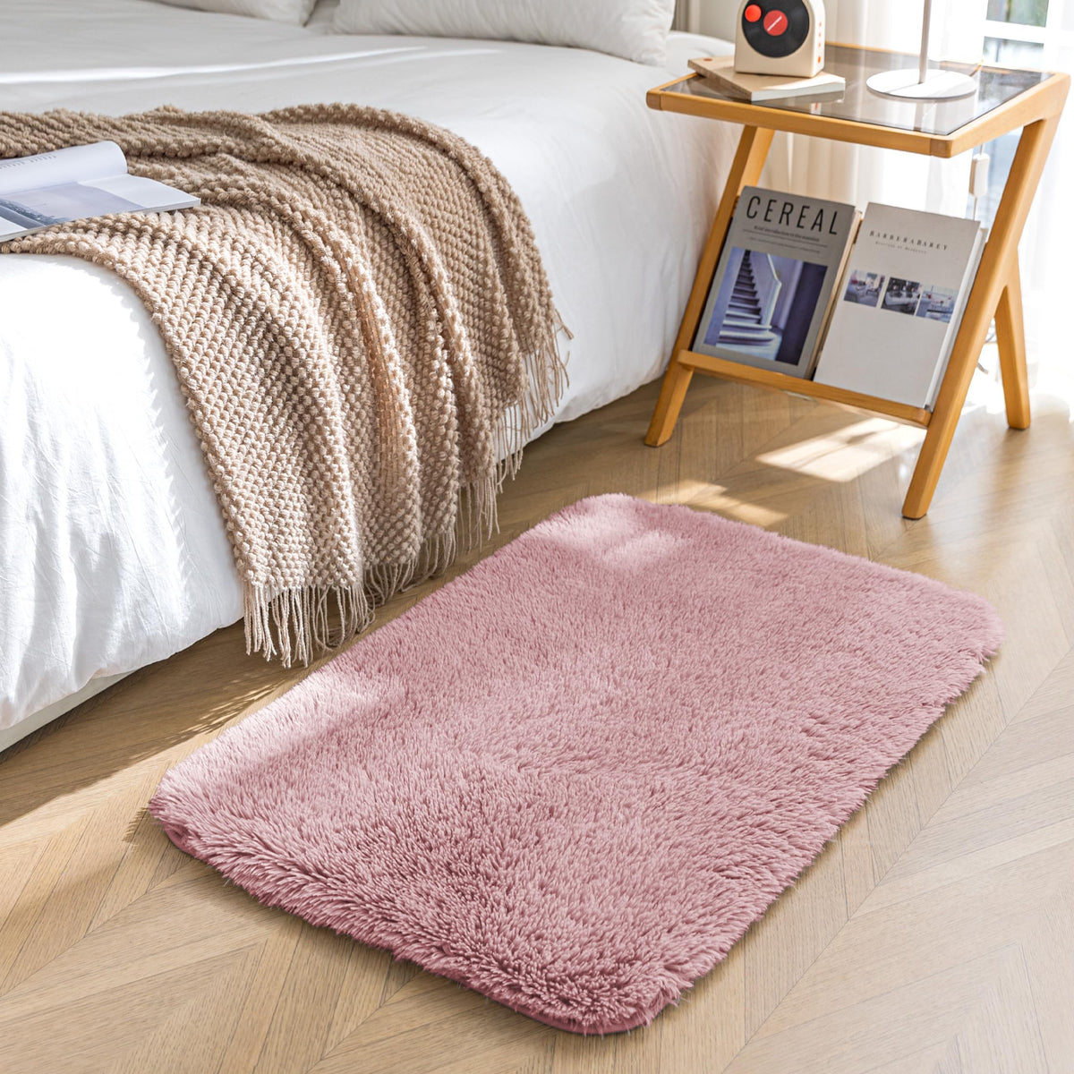 Amazon Basics Fluffy Washable Area Rug, Shaggy Carpet for Living Room, Bedroom, 4' W × 6' L, Cream